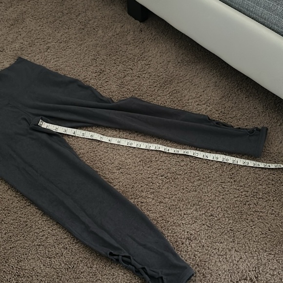 Old Navy Gray Leggings with Cutouts Size Small - Picture 5 of 10